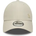 gorra-curva-beige-ajustable-con-logo-beige-9forty-tonal-flawless-de-new-york-yankees-mlb-de-new-era