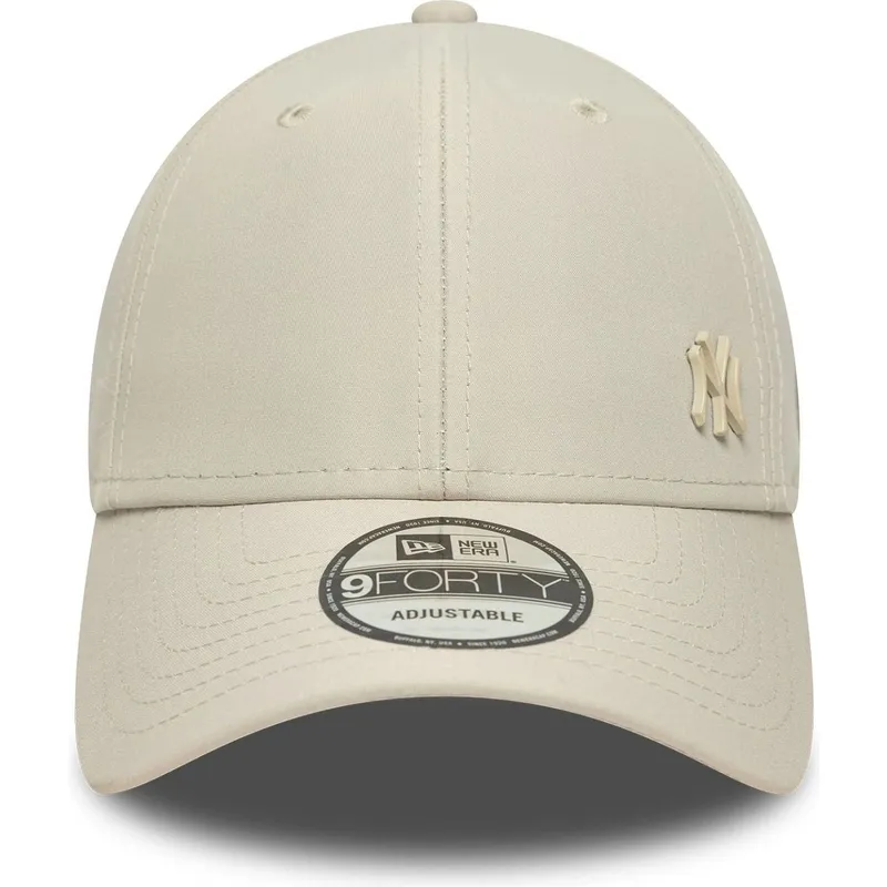 beige-justerbar-buet-kasket-med-beige-logo-9forty-tonal-flawless-fra-new-york-yankees-mlb-fra-new-era