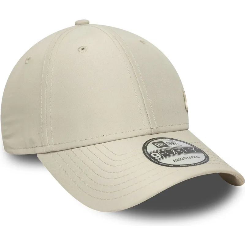 beige-verstellbare-curved-cap-mit-beigem-logo-9forty-tonal-flawless-der-new-york-yankees-mlb-von-new-era