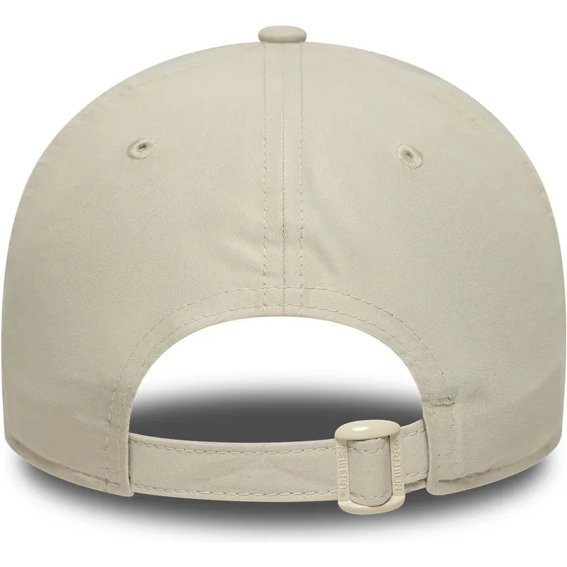 beige-verstellbare-curved-cap-mit-beigem-logo-9forty-tonal-flawless-der-new-york-yankees-mlb-von-new-era