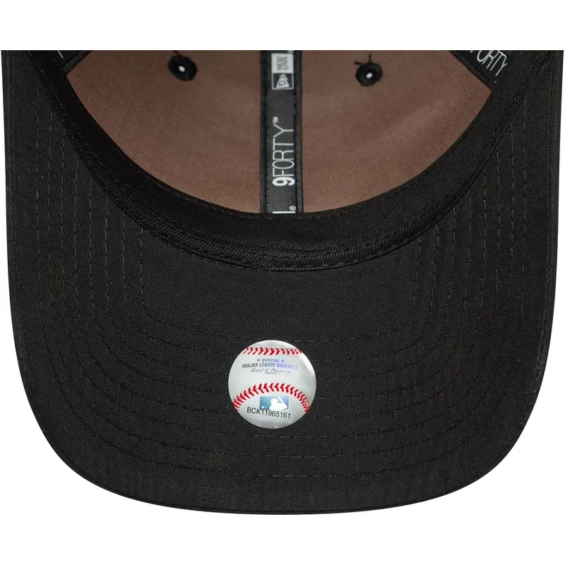 shapka-izvita-cherna-reguliruem-9forty-tonal-flawless-na-new-york-yankees-mlb-ot-new-era shapka-izvita-cherna-reguliruem-9forty-tonal-flawless-na-new-york-yankees-mlb-ot-new-era
