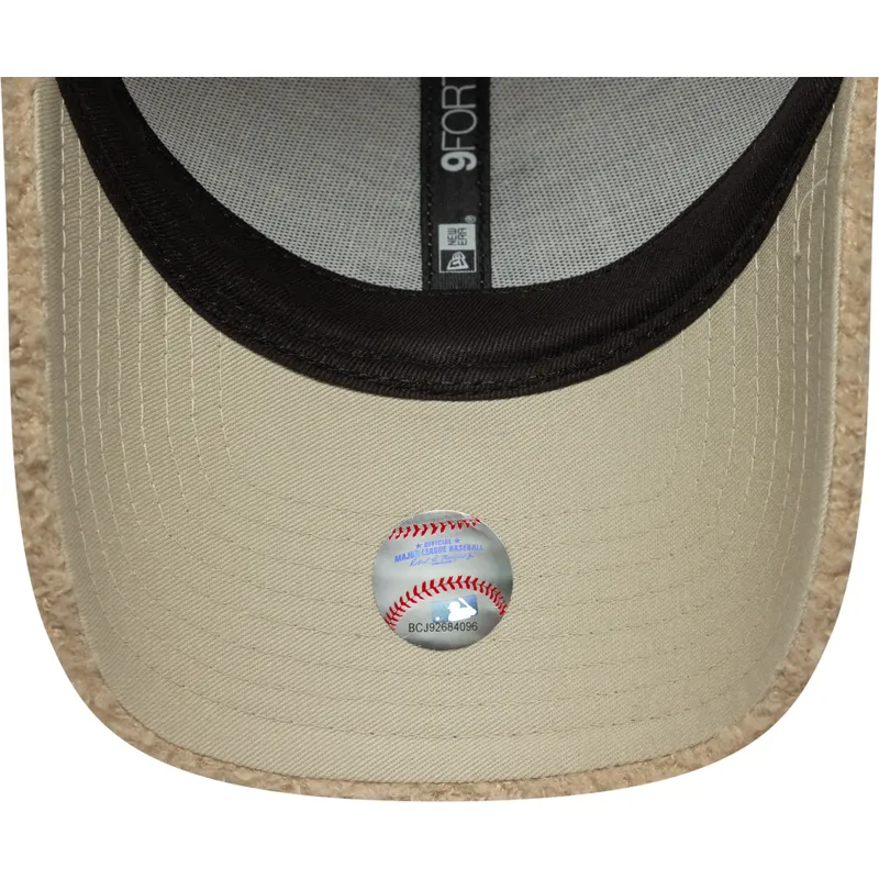 beige-verstellbare-curved-cap-mit-braunem-logo-9forty-borg-der-los-angeles-dodgers-mlb-von-new-era