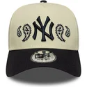 gorra-curva-beige-y-azul-marino-snapback-a-frame-paisley-de-new-york-yankees-mlb-de-new-era
