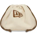 shapka-izvita-bezhov-reguliruema-marron-9twenty-leather-na-new-york-yankees-mlb-ot-new-era