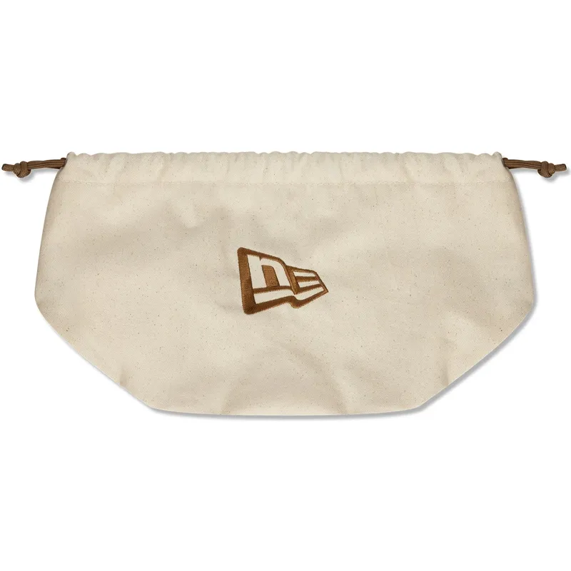 shapka-izvita-bezhov-reguliruema-marron-9twenty-leather-na-new-york-yankees-mlb-ot-new-era