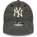 shapka-izvita-cherna-reguliruem-9twenty-houndstooth-na-new-york-yankees-mlb-ot-new-era