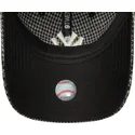 shapka-izvita-cherna-reguliruem-9twenty-houndstooth-na-new-york-yankees-mlb-ot-new-era