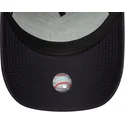 shapka-izvita-traker-tmnosin-snapbek-a-frame-outline-na-new-york-yankees-mlb-ot-new-era