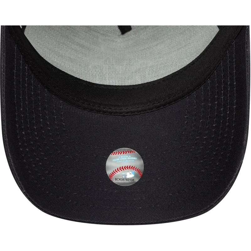 shapka-izvita-traker-tmnosin-snapbek-a-frame-outline-na-new-york-yankees-mlb-ot-new-era