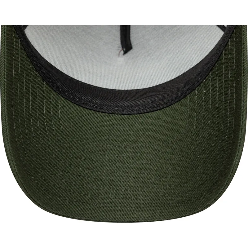 shapka-izvita-traker-mnogocveten-snapbek-a-frame-animal-patch-ot-new-era
