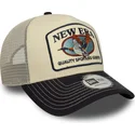 new-era-a-frame-animal-patch-trucker-cap-in-beige-und-marineblau-mit-entenmotiv