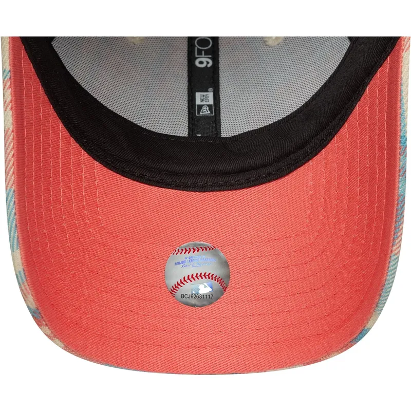 shapka-izvita-roza-reguliruem-9forty-check-na-new-york-yankees-mlb-ot-new-era