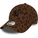 new-era-new-york-yankees-mlb-9forty-leopard-cord-justerbar-kasket-med-buet-skygge-til-kvinder