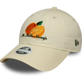 Шапка извита бежов adjustable strap 9TWENTY на Gorra curva beige ajustable para mujer 9TWENTY Phrase Mi Media Naranja от New Era