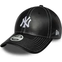 schwarze-gebogene-verstellbare-damenkappe-9forty-topstitch-pu-der-new-york-yankees-mlb-von-new-era