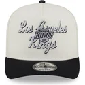 shapka-izvita-bezhov-snapbek-9fifty-a-frame-chainstitch-na-los-angeles-kings-nhl-ot-new-era