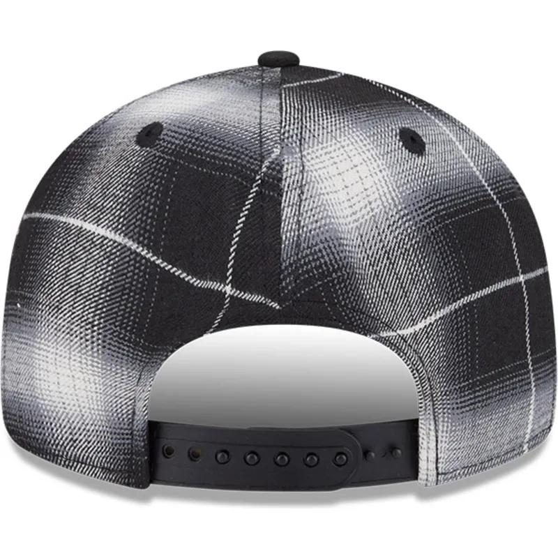 shapka-ploska-cherna-snapbek-9fifty-retro-crown-plaid-na-boston-red-sox-mlb-ot-new-era