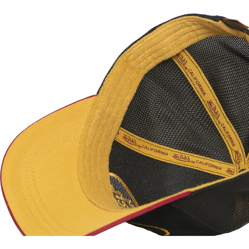 shapka-izvita-cherna-snapback-na-gorra-trucker-negra-y-roja-shield03-ot-von-dutch