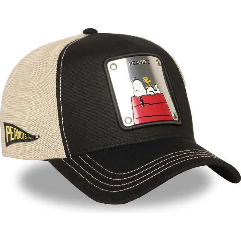 sort-og-beige-trucker-kasket-med-snoopy-og-emilio-pea6-naw6-peanuts-fra-capslab