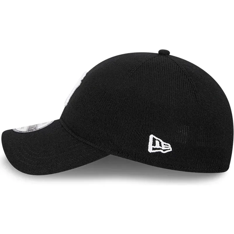 shapka-izvita-cherna-reguliruema-9twenty-merino-wool-yarn-na-new-york-yankees-mlb-ot-new-era shapka-izvita-cherna-reguliruema-9twenty-merino-wool-yarn-na-new-york-yankees-mlb-ot-new-era