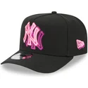 shapka-izvita-cherna-snapbek-9fifty-a-frame-neon-na-new-york-yankees-mlb-ot-new-era