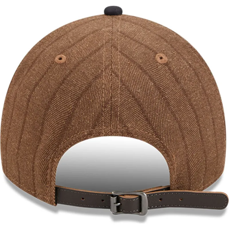 boston-red-sox-mlb-new-era-9twenty-a-frame-uld-pinstripe-justerbar-brun-og-marinebla-bojet-skaerm-kasket