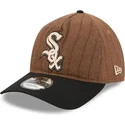 chicago-white-sox-mlb-new-era-9twenty-a-frame-uld-pinstripe-justerbar-brun-og-sort-kurvet-kasket
