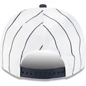shapka-izvita-byala-snapbek-9fifty-a-frame-satin-pinstripe-na-boston-red-sox-mlb-ot-new-era