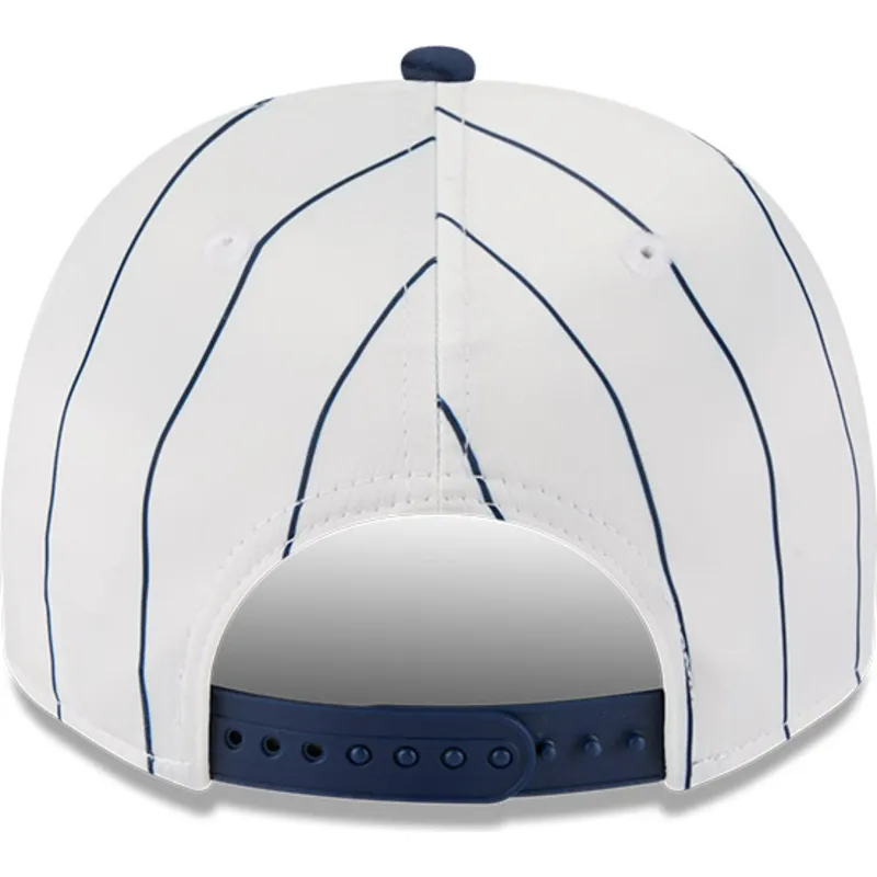 shapka-izvita-byala-snapbek-9fifty-a-frame-satin-pinstripe-na-chicago-white-sox-mlb-ot-new-era