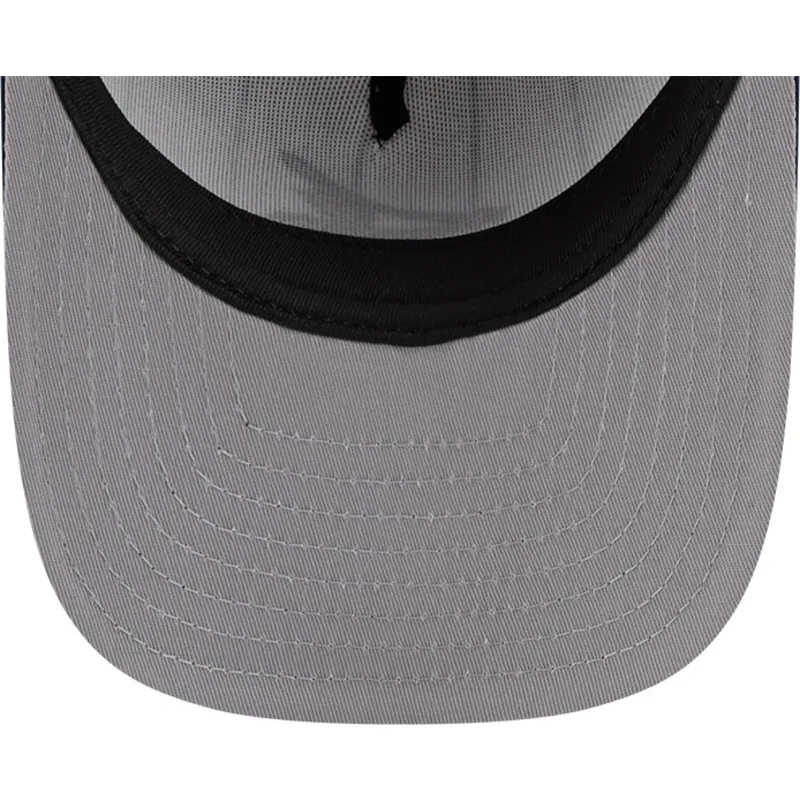 shapka-izvita-byala-snapbek-9fifty-a-frame-satin-pinstripe-na-chicago-white-sox-mlb-ot-new-era