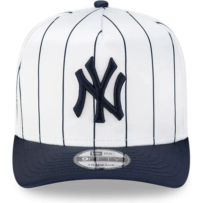 shapka-izvita-byala-snapbek-9fifty-a-frame-satin-pinstripe-na-new-york-yankees-mlb-ot-new-era