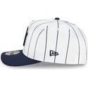 shapka-izvita-byala-snapbek-9fifty-a-frame-satin-pinstripe-na-new-york-yankees-mlb-ot-new-era