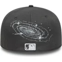 graue-gebogene-angepasste-59fifty-planet-icon-kappe-der-new-york-yankees-mlb-von-new-era