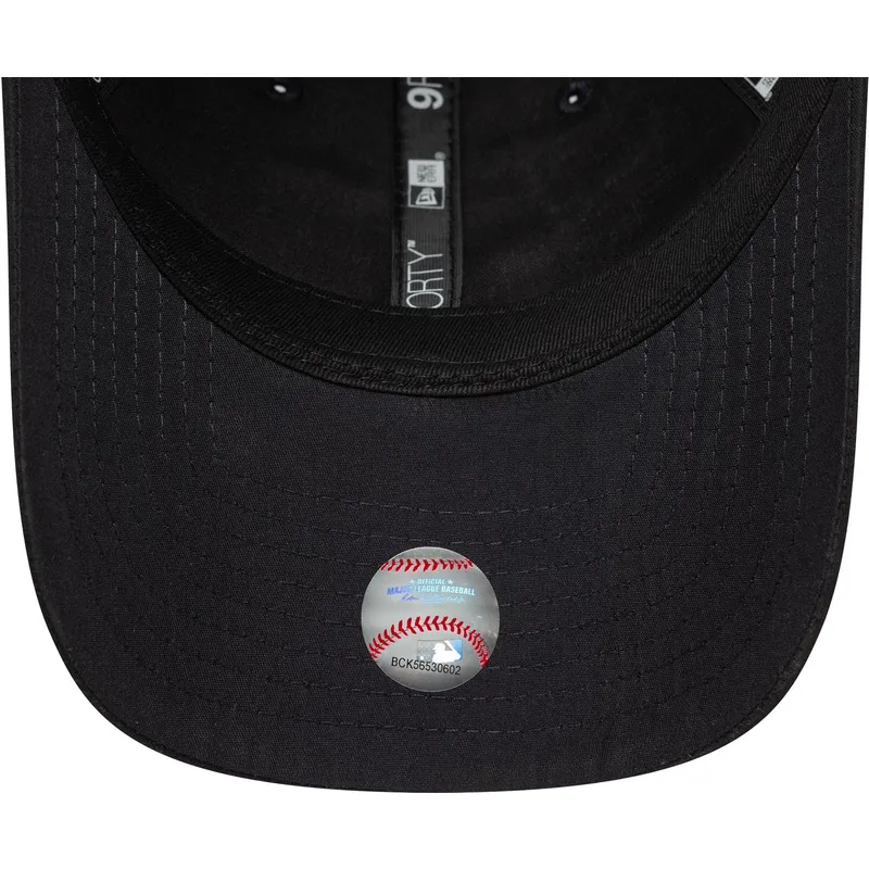 shapka-izvita-tmnosin-reguliruem-9forty-pin-na-new-york-yankees-mlb-ot-new-era