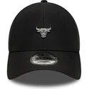new-era-izvita-kozirka-9forty-pin-chicago-bulls-nba-cherna-reguliruema-shapka