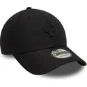 new-era-izvita-kozirka-9forty-pin-chicago-bulls-nba-cherna-reguliruema-shapka