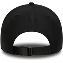 schwarze-verstellbare-9forty-kappe-mit-gebogenem-schirm-und-chicago-bulls-nba-pin-von-new-era