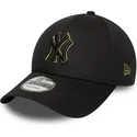 shapka-izvita-cherna-reguliruem-9forty-outline-na-new-york-yankees-mlb-ot-new-era