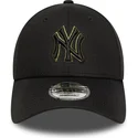 schwarze-verstellbare-curved-cap-mit-grunem-logo-9forty-outline-der-new-york-yankees-mlb-von-new-era