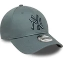 gra-justerbar-buet-kasket-med-grat-logo-9forty-league-essential-fra-new-york-yankees-mlb-fra-new-era