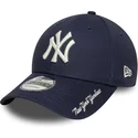 justerbar-marinebla-9forty-visor-script-new-york-yankees-mlb-kasket-fra-new-era