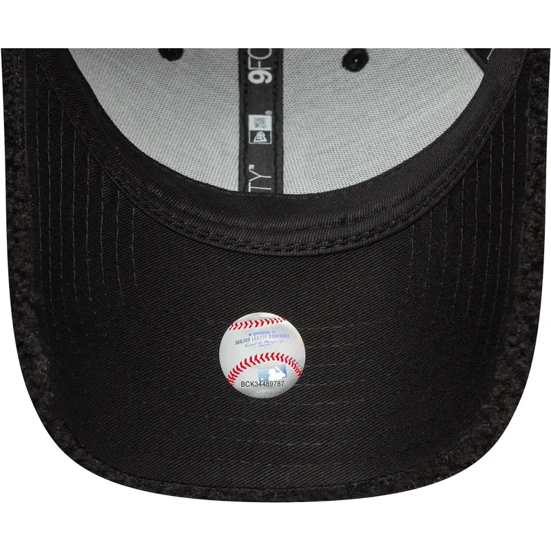 sort-justerbar-kurvet-kasket-9forty-winter-borg-fra-new-york-yankees-mlb-fra-new-era