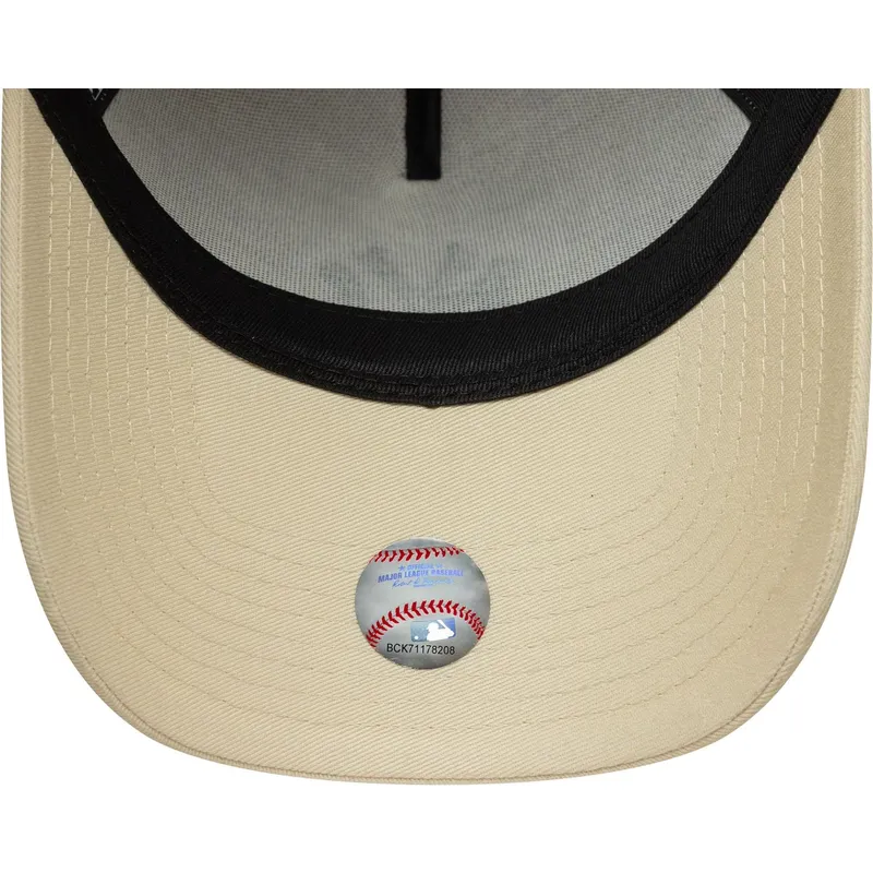 beige-buet-snapback-9forty-e-frame-side-patch-kasket-af-new-york-yankees-mlb-fra-new-era