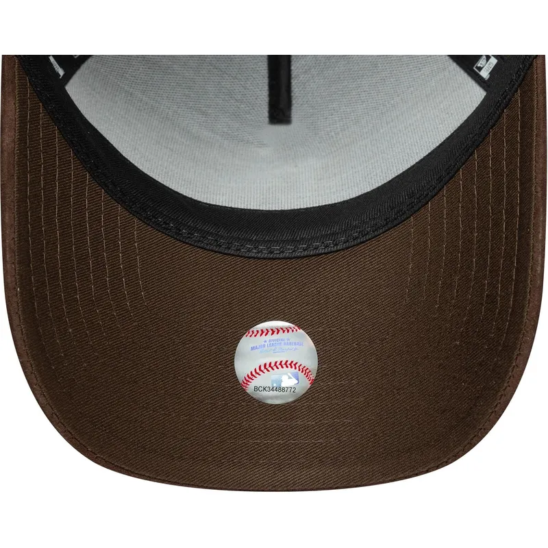 gron-og-brun-buet-kasket-snapback-9forty-e-frame-suede-visor-fra-los-angeles-dodgers-mlb-fra-new-era