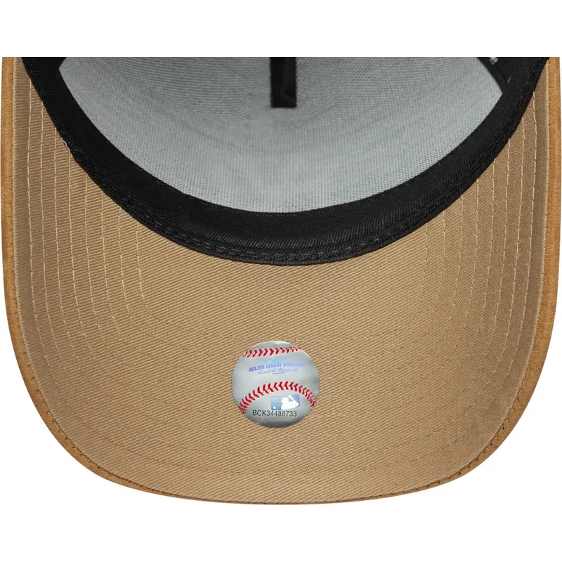 sort-og-brun-buet-snapback-9forty-e-frame-suede-visor-kasket-fra-new-york-yankees-mlb-fra-new-era
