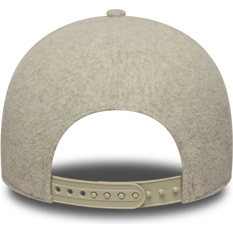 beige-buet-snapback-kasket-med-beige-logo-9forty-e-frame-melton-fra-new-york-yankees-mlb-fra-new-era