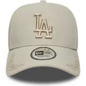 shapka-izvita-bezhov-snapbek-9forty-e-frame-tonal-icon-na-los-angeles-dodgers-mlb-ot-new-era
