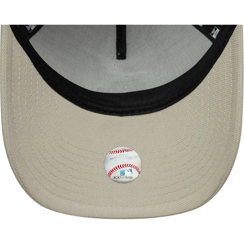beige-buet-snapback-kasket-med-beige-logo-9forty-e-frame-tonal-icon-fra-los-angeles-dodgers-mlb-fra-new-era