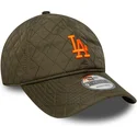gorra-curva-verde-ajustable-con-logo-naranja-9twenty-quilted-de-los-angeles-dodgers-mlb-de-new-era