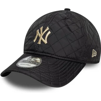 Sort justerbar kasket med buet skygge og beige logo 9TWENTY Quilted fra New York Yankees MLB fra New Era